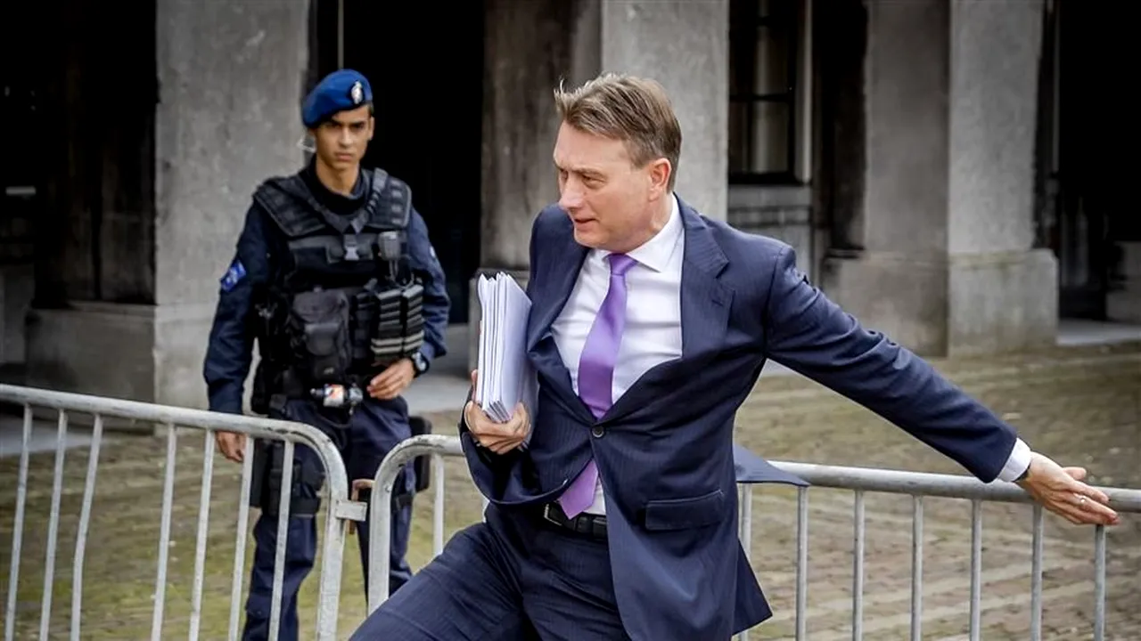 Ministrul olandez de Externe a demisionat după ce a mințit că s-a întâlnit cu Vladimir Putin care i-ar fi dezvăluit marele său 