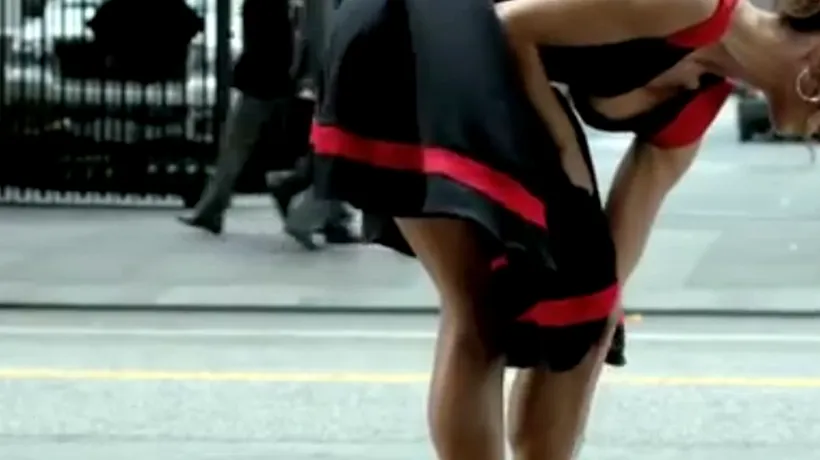 VIDEO: Top-modelul Catrinel Menghia, într-o nouă reclamă alături de actorul Charlie Sheen