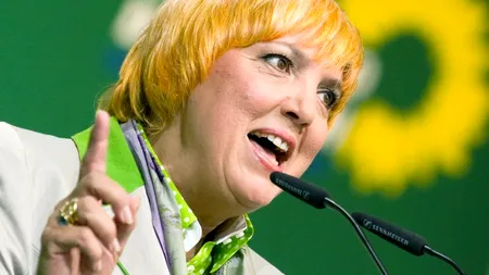 VIDEO. Gest controversat între ambasadorul Iranului la Berlin și lidera Verzilor din Germania