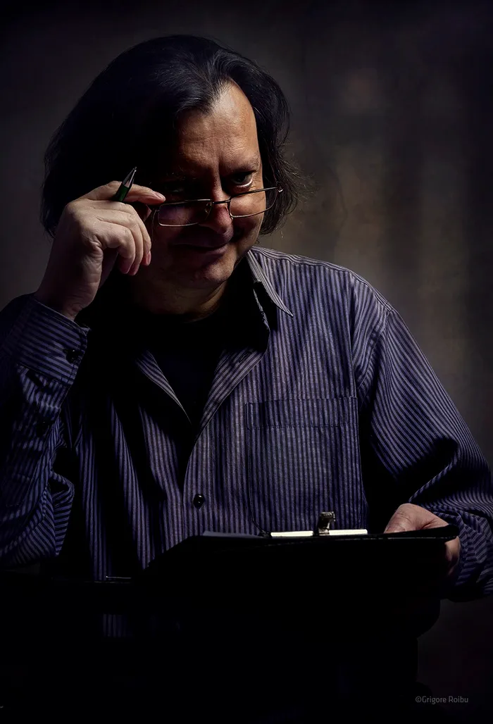 DEVA: Scriitor reclamat de vecini că are PREA MULTE CĂRȚI ÎN CASĂ: ”Se prăbușește blocul din cauza lor!”