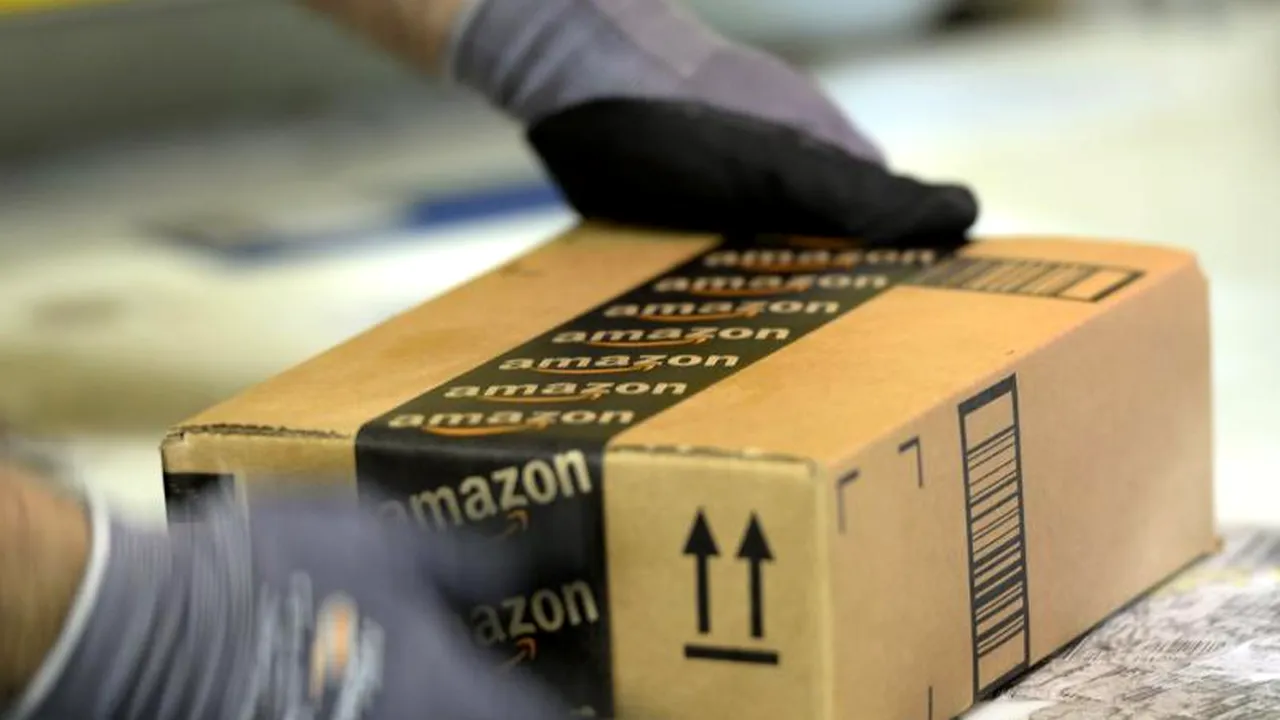 Amazon vrea să plătească oamenii obișnuiți pentru livrarea produselor companiei