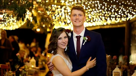 Nuntă de groază, dar cu final fericit: Ce s-a întâmplat cu mireasa după ce și-a rupt piciorul, i s-a stricat mașina iar locul unde trebuia ținută petrecerea a fost cuprins de flăcări - FOTO 