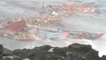 O navă având 180 de refugiați la bord s-a scufundat în largul Australiei