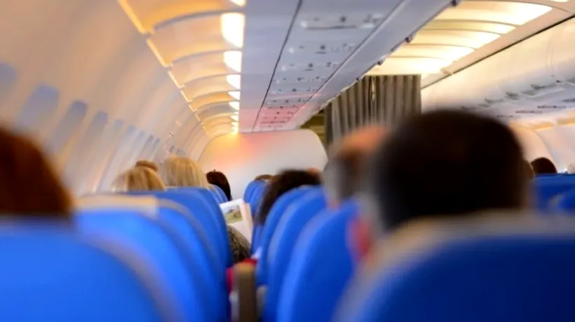 Scenă ireală în timpul unui zbor de la New York la Delhi! Un bărbat care consumase alcool a urinat pe o pasageră