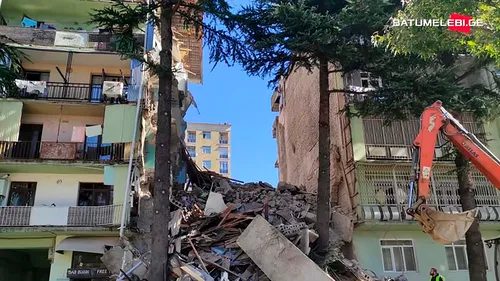 Un bloc de cinci etaje s-a prăbușit în Georgia. Trei persoane au fost salvate, printre care și un copil | VIDEO