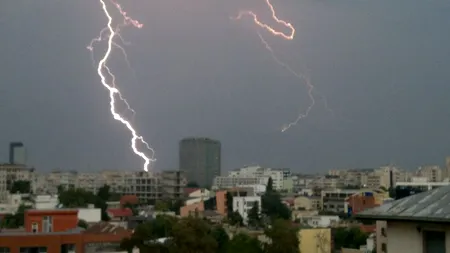 AVERTIZARE METEO. Averse și vijelii în vestul, nordul și centrul țării