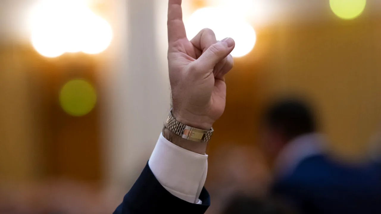 Opoziția insistă: AUR, SOS și POT au redepus cererea de SUSPENDARE a lui Klaus Iohannis în Parlament