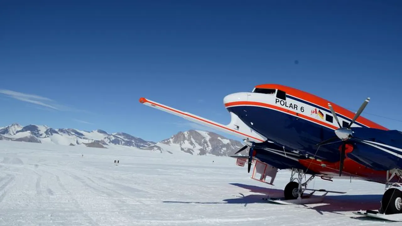 Ce au descoperit cercetătorii germani în timpul unui zbor în Antarctica. „Este foarte neobișnuit