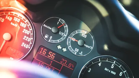 Cei care modifică kilometrajul mașinilor second hand ar putea fi pedepsiți cu închisoarea