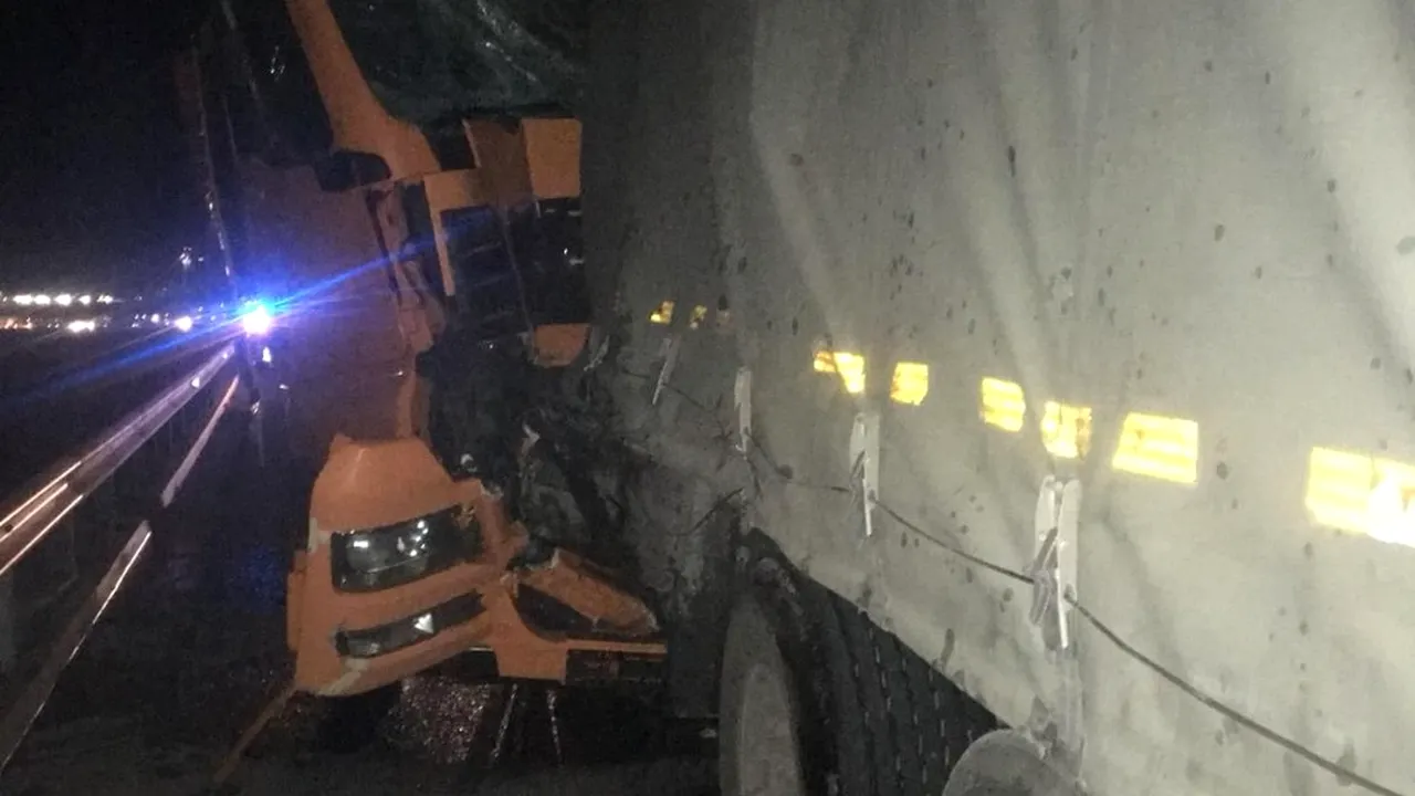 Accident între două TIR-uri, pe autostrada A4, în Constanța. O persoană a fost rănită
