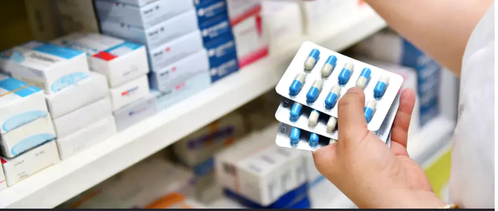 Criză severă de antibiotice și analgezice în Franța. Autoritățile iau măsuri: „Maxim două cutii!”