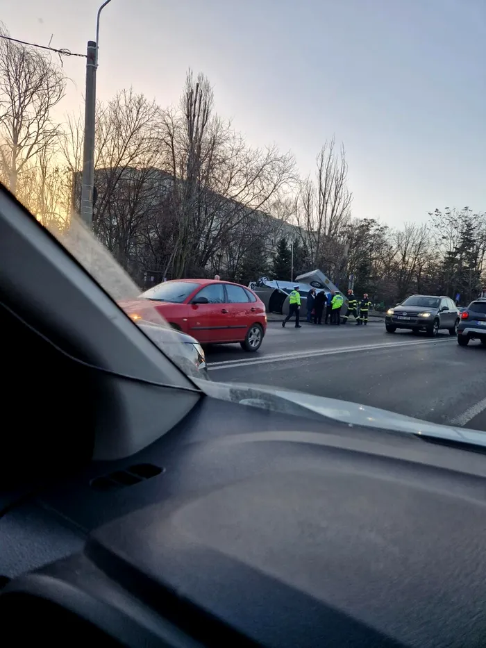 FOTO | Dezastru provocat de un șofer care consumase cocaină pe o stradă din București / Sursa foto: Gandul