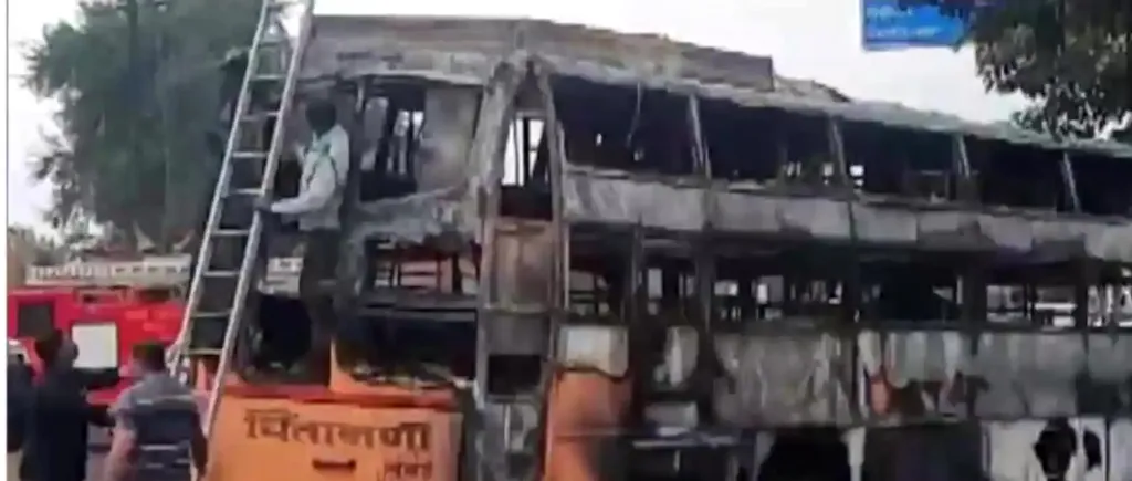Accident teribil în India: un autobuz a luat foc, 12 persoane au ars de vii! | VIDEO