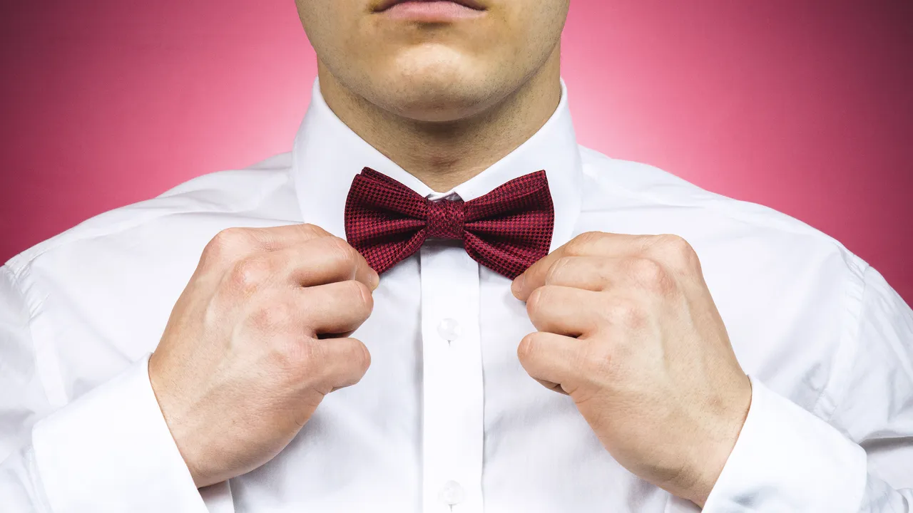 De ce se îngălbenesc cămășile albe de la transpirație și cum putem evita acest lucru