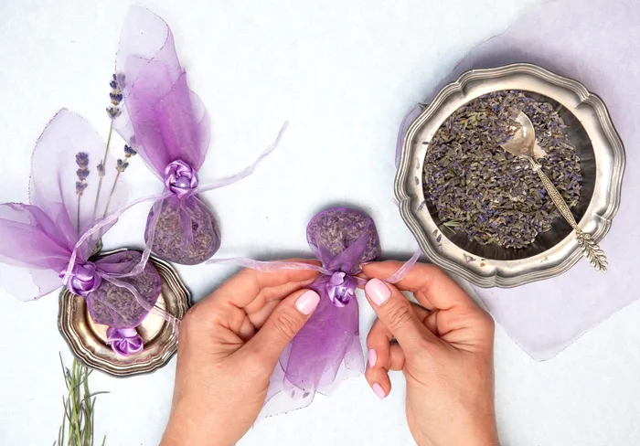 De ce să pui săculeți cu lavandă în dulapuri cu haine, în luna aprilie. La ce ajută, de fapt