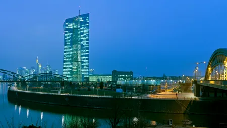 Bloomberg: Creșterea economică slabă a ZONEI EURO forțează BCE să mențină linia reducerii dobânzilor