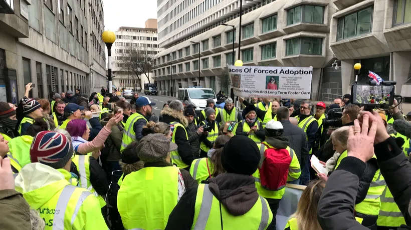 Protestatari în veste galbene au INVADAT sediul Procuraturii Generale a Marii Britanii. Ce au cerut manifestanții