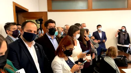 Scandal la Comisia de Sănătate: Parlamentarii AUR au oprit ședința în timp ce se discuta obligativitatea certificatului verde la locul de muncă. Streinu-Cercel a ieșit din sală