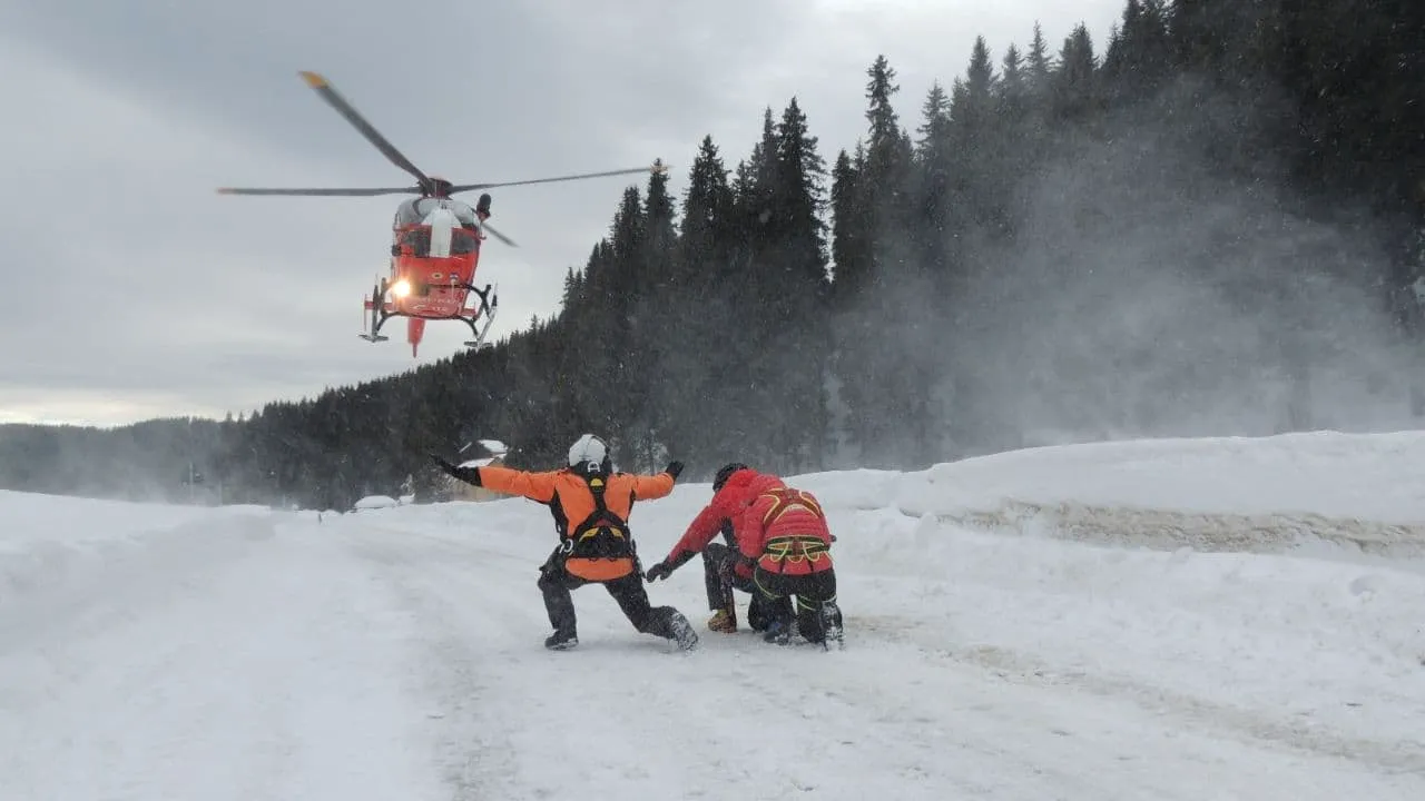 Intervenție a salvamontiștilor din Maramureș pentru recuperarea a 2 ucraineni din zona Vf. POLONICA
