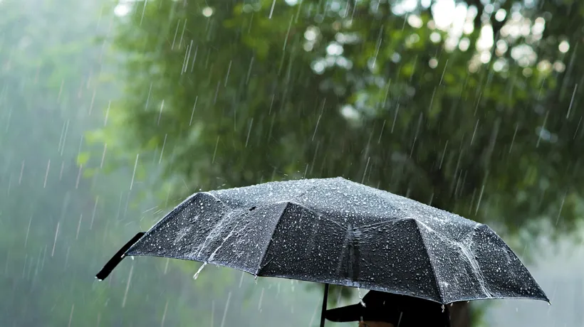 Meteorologii au emis cod galben de ploi TORENȚIALE în România! Vremea rea va cuprinde întreaga țară - harta zonelor afectate