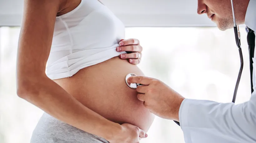 Femeile nasc bebeluși cyborg. Particule de microplastice, găsite în placentă, după naștere