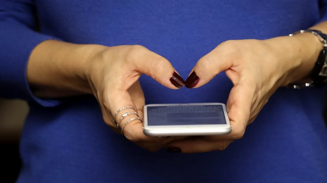 MAI vrea să cumpere servicii de telefonie publică în valoare de 11,7 milioane de euro