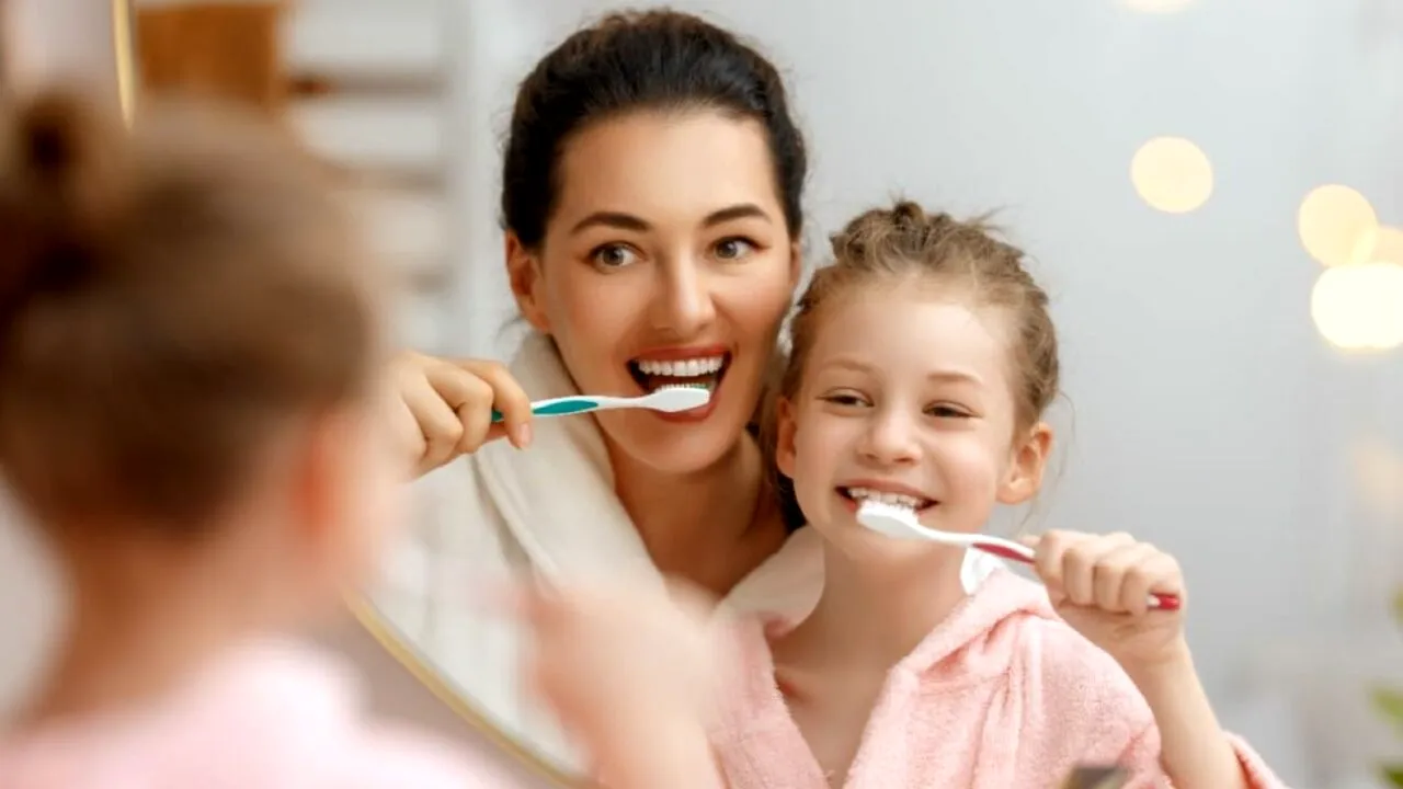 (P) Sfaturi de la specialiști pentru dinți mai albi