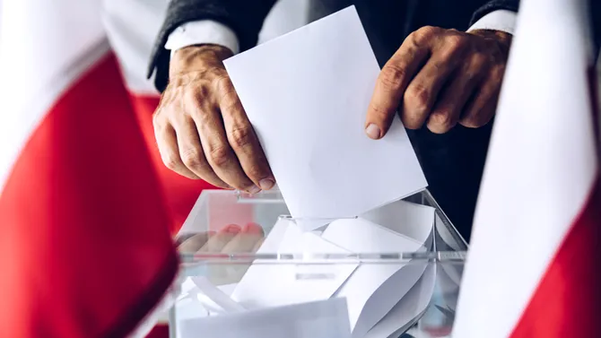 Al doilea tur de scrutin are loc în Polonia, de 1 iunie 2025. Alegătorii sunt așteptați la urne pentru a-și vota viitorul președinte