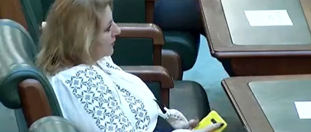 Diana Șoșoacă, pe mâna Poliției Capitalei! Oamenii legii îi verifică pe parlamentarii care refuză să poarte mască de protecție