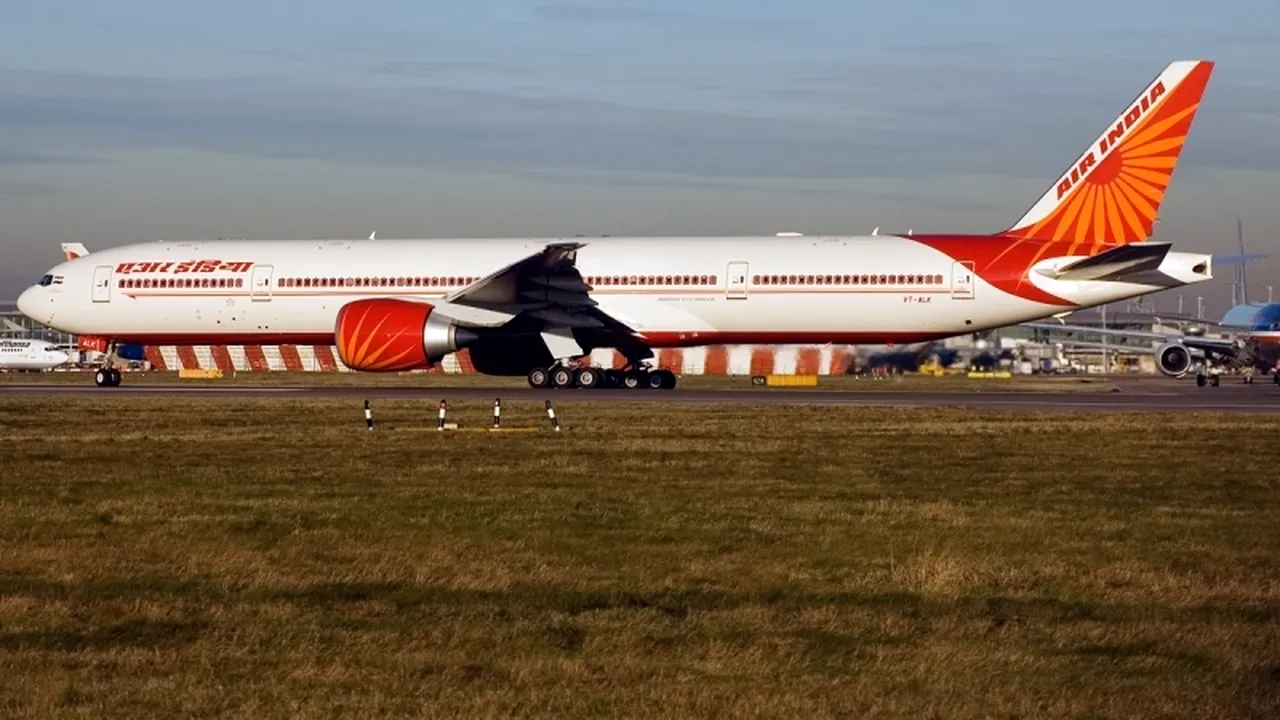 Avionul care a aterizat de urgență pe Otopeni a plecat spre Germania