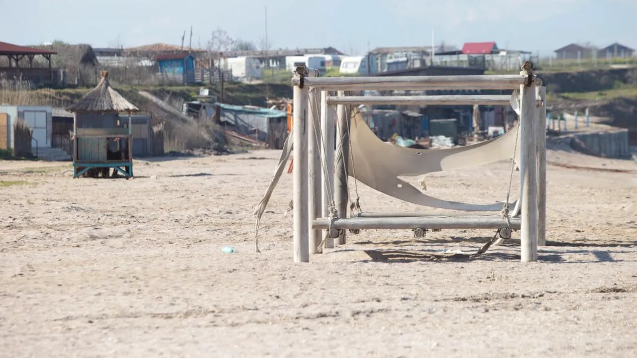 VERIFICĂRI. O angajată a unei terase din Vama Veche, confirmată cu COVID-19. Ce măsuri au luat autoritățile