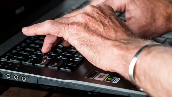 Tentativă nouă de FRAUDĂ electronică. Sunt vizați antreprenori din România. Care este schema de înșelătorie