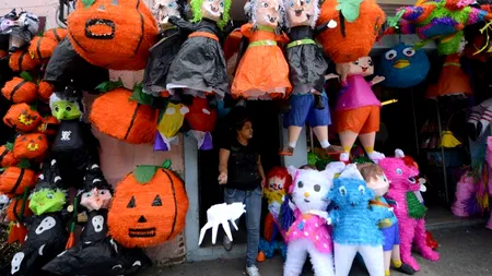 HALLOWEEN în București - petreceri cu bomboane, dovleci și concerte în club. GOOGLE sărbătorește și el HALLOWEEN printr-un DOODLE