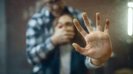 Noul proiect de lege împotriva violenței domestice aduce schimbări ce pot salva viața victimelor. Modificările, pe masa Camerei Deputaților