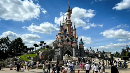 Britanic de 39 de ani, reținut pentru “nunta simulată” a unei fetițe ucrainene în vârstă de nouă ani, la DISNEYLAND Paris. Antecedentele suspectului