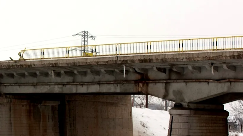 Un om de afaceri din Petroșani a murit după ce a căzut cu mașina de pe un pod
