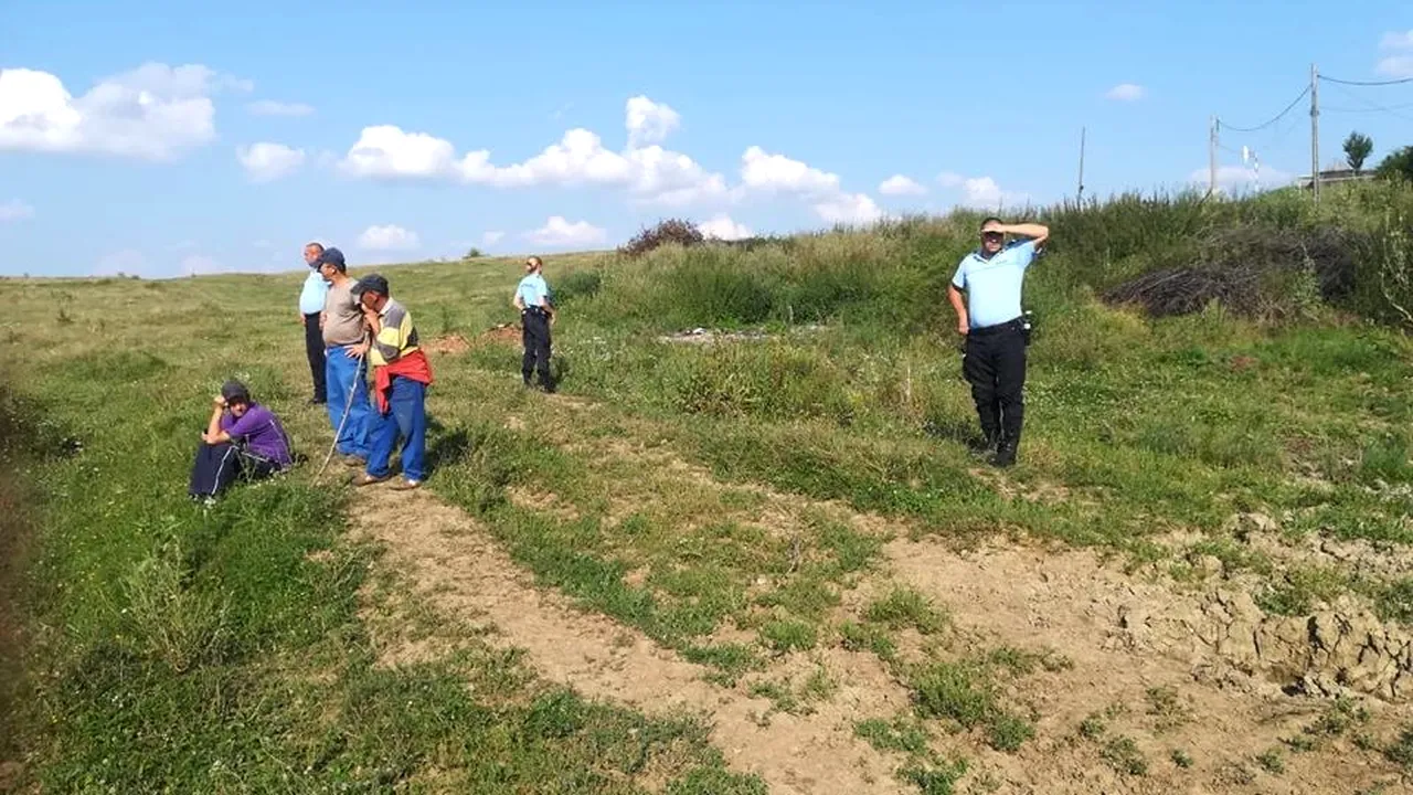 Fetița de doi ani dispărută din căruța părinților, găsită ÎN VIAȚĂ chiar de tatăl său