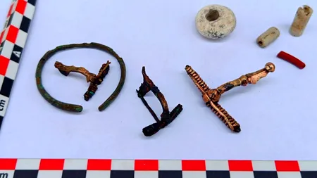 Noi descoperiri arheologice pe traseul viitoarei Autostrăzi A8. Obiectele aduc informații valoroase despre viața dacilor liberi