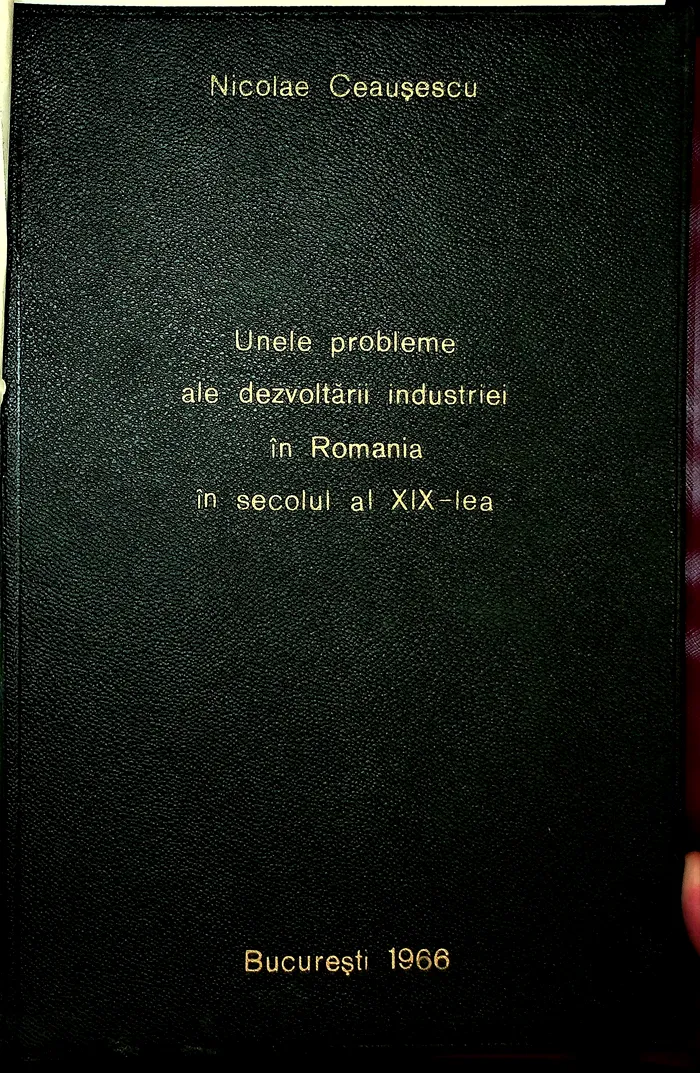 FOTO | Nicolae Ceaușescu a dat Bacalaureatul la 47 de ani. Ce note a luat