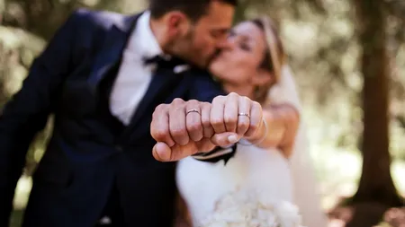 Inflația afectează sezonul NUNȚILOR: Tot mai mulți români refuză invitațiile din cauza banilor