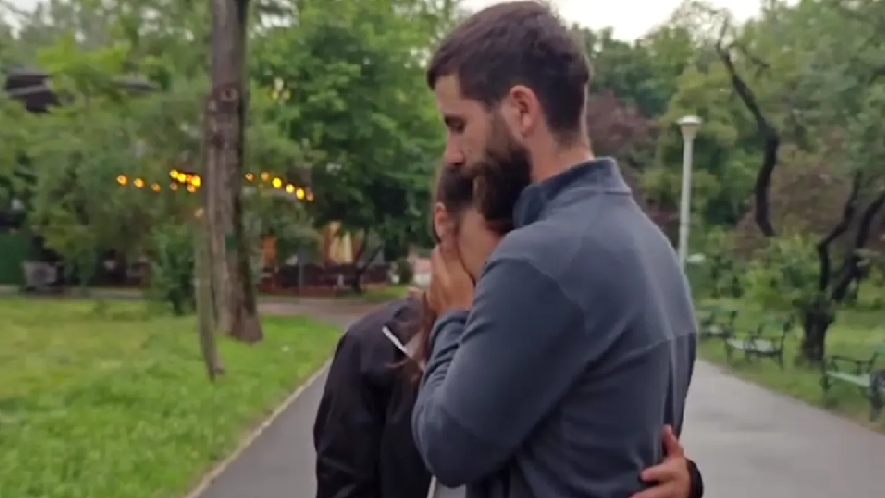 Lecția de viață impresionantă a unui livrator care lucrează 14 ore pe zi, ca să strângă bani pentru TRATAMENTUL iubitei sale. Ce a pățit tânăra