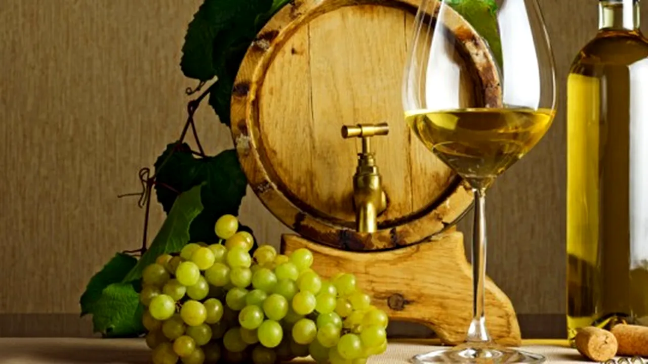 Cum răcești un pahar de vin, fără să-l diluezi cu gheață. Secretul pe care nimeni nu ți-l spune