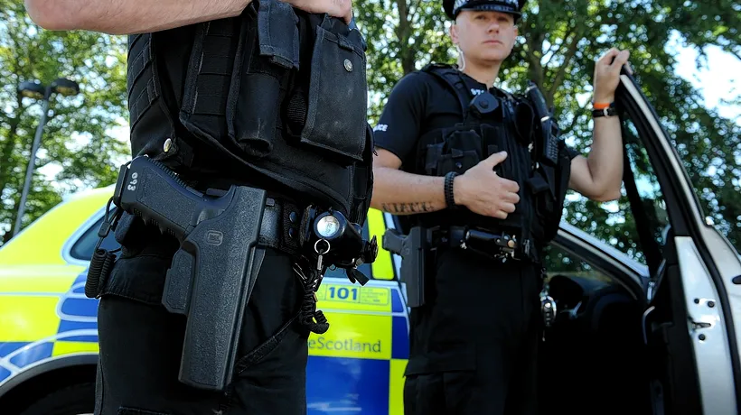 Doi polițiști, atacați cu un cuțit în fața Palatului Buckingham