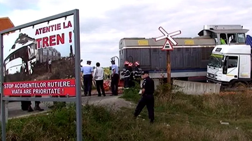 Trafic feroviar blocat între Sibiu și Râmnicu Vâlcea, după ce un tren a lovit un TIR