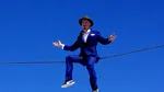 Clujul, paralizat de „Balaurul din Transilvania”. Cine este temerarul acrobat care a lăsat clujenii cu gura căscată