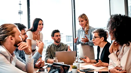 Cât de FERICIȚI sunt românii la locul de muncă: recunoașterea din partea șefilor și echilibrul dintre muncă și viața personală