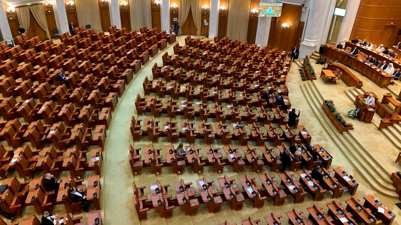 Parlamentul îşi reia activitatea. Camera Deputaţilor şi Senatul se reunesc în plen