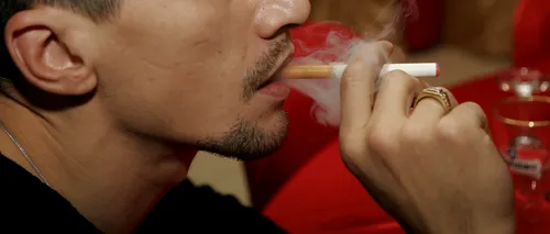 Franța vrea să interzică utilizarea țigaretei electronice în locuri publice