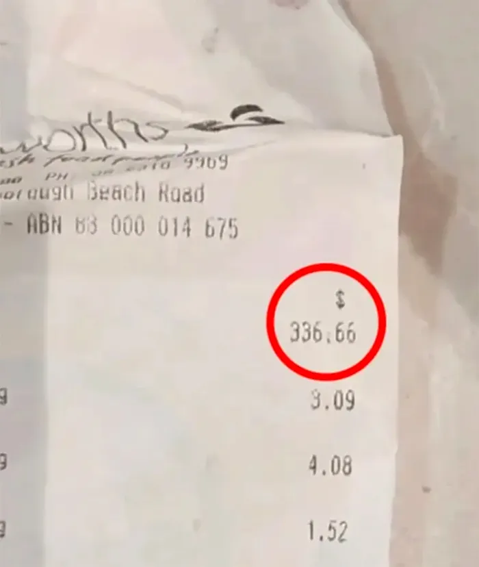 Suma uriașă de bani plătită, din greșeală, de această femeie pentru un pui rotisat 