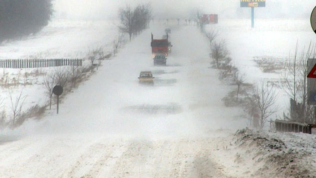 Intervenție pentru salvarea a peste 130 de persoane rămase înzăpezite cu autocarele